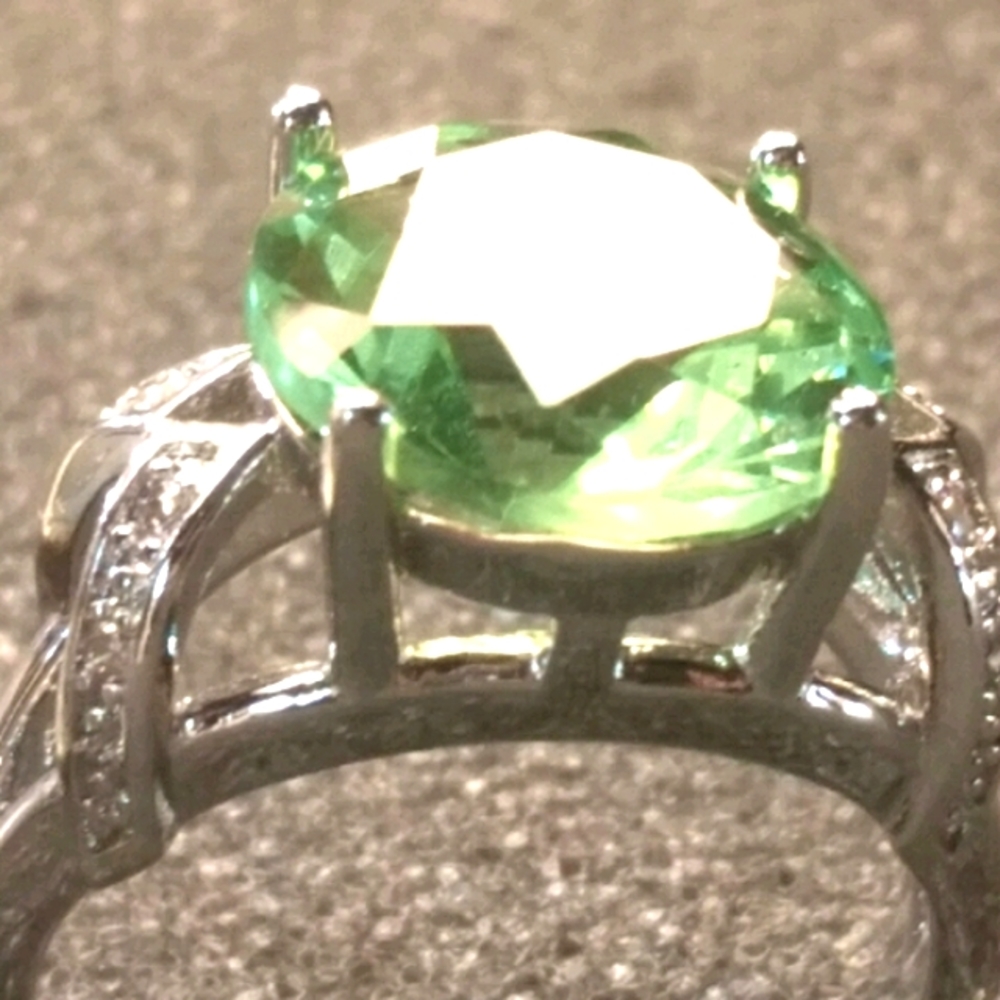 Green Amethyst round center stone ring in silver - Picture 2 of 8